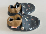 Chaussons tichoups Maxence dans l’espace Marine